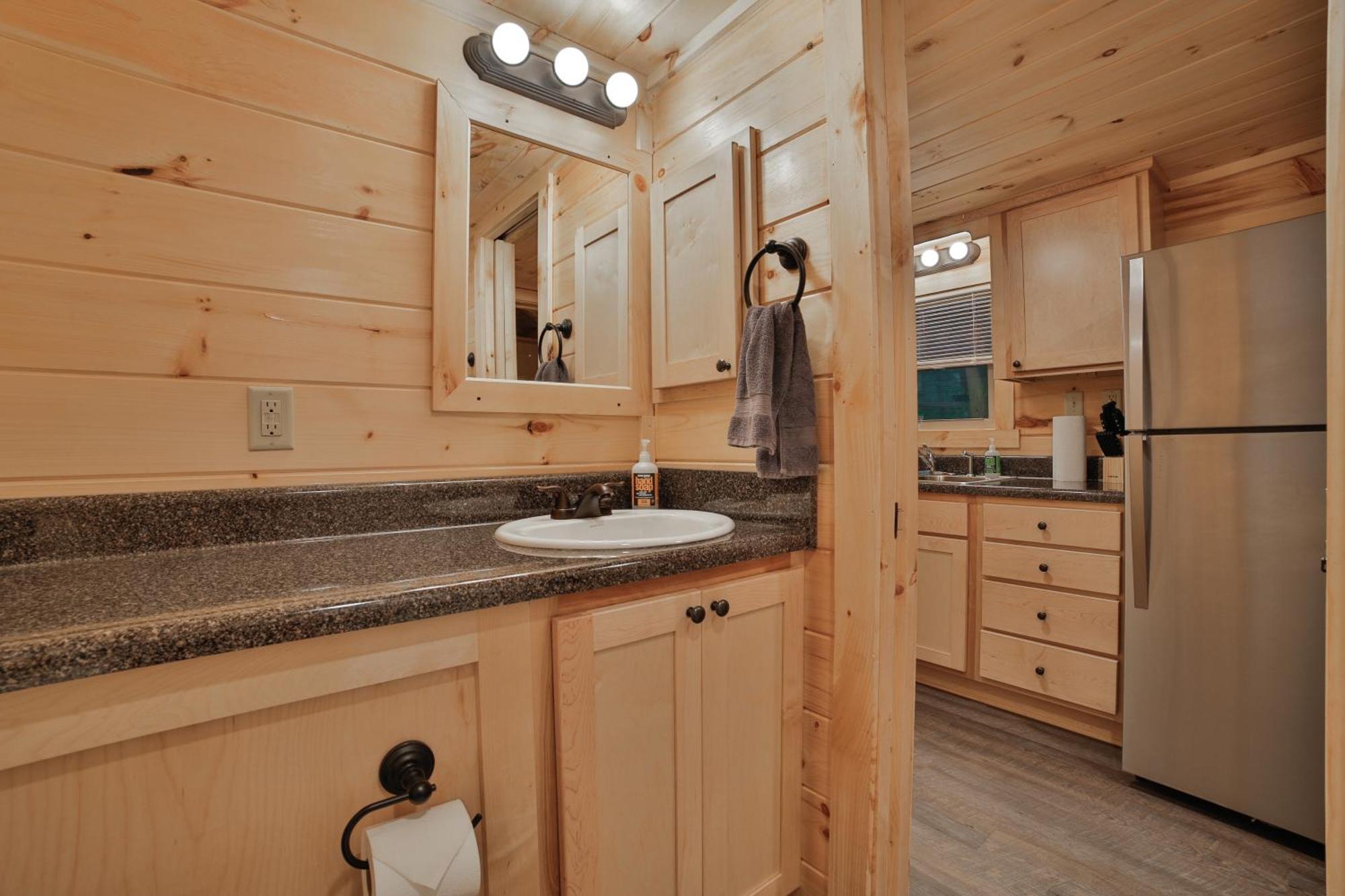 Tiny Cabin Village Private Hot Tub Lynda Cabin Chattanooga Exterior photo