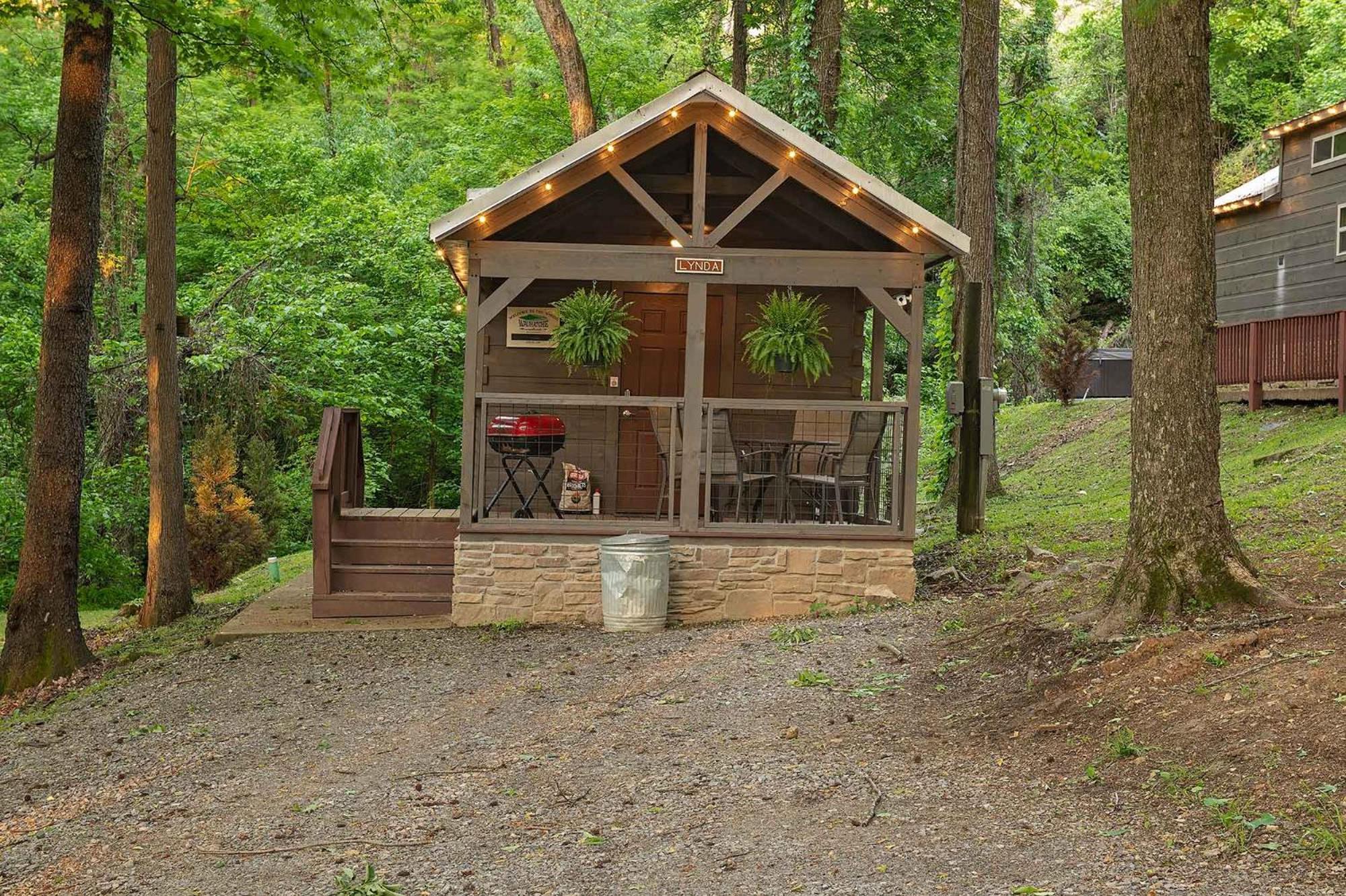 Tiny Cabin Village Private Hot Tub Lynda Cabin Chattanooga Exterior photo