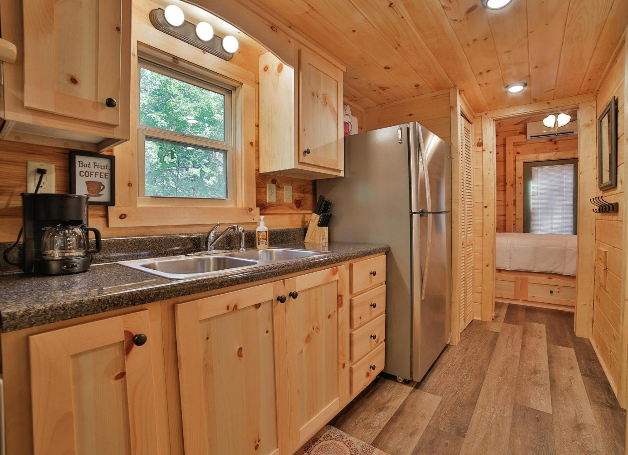 Tiny Cabin Village Private Hot Tub Lynda Cabin Chattanooga Exterior photo